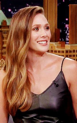 GIF Elizabeth Olsen